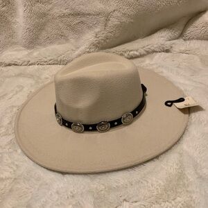 New with tags western cream Wide-Brim Hat